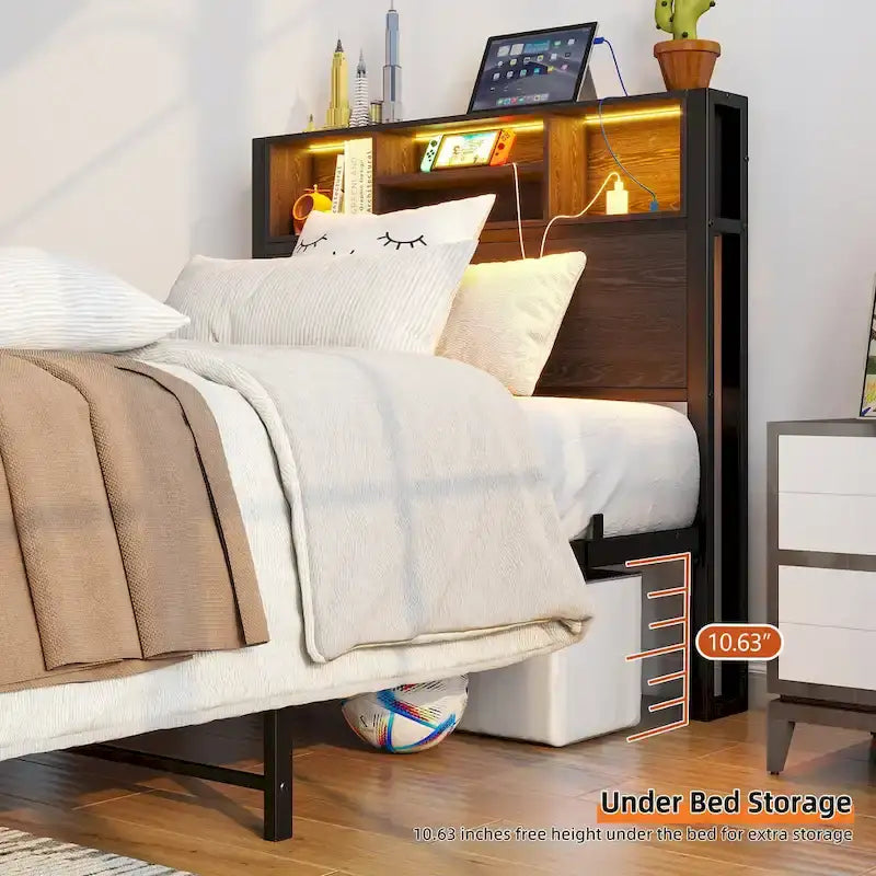 Lit plateforme en métal simple avec tête de lit de rangement et chargeur