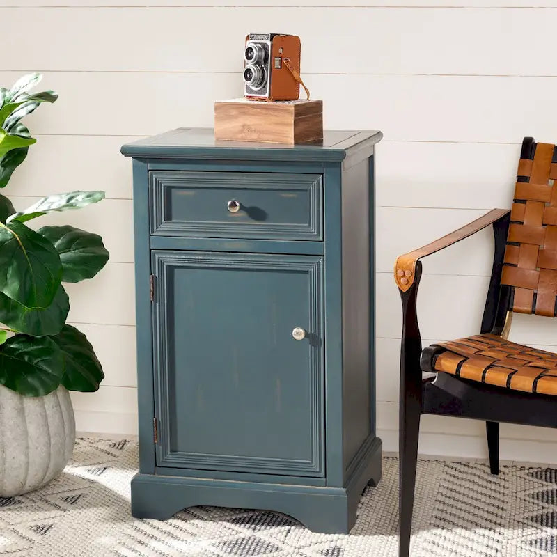 SAFAVIEH Nealie End Table - 17.9 x 15 x 30.1 - 18Wx15Dx30H